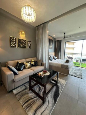 Luxe Lagoon studio